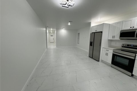 Villa ou maison à louer à Fort Myers, Floride: 4 chambres, 127 m2 № 2136975 - photo 10