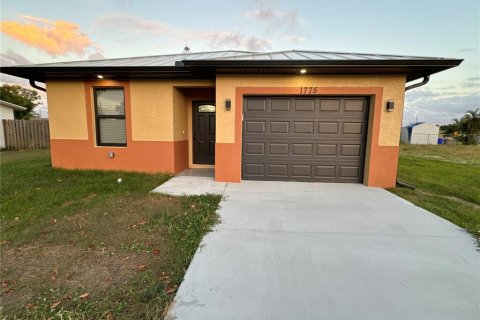 Villa ou maison à louer à Fort Myers, Floride: 4 chambres, 127 m2 № 2136975 - photo 2