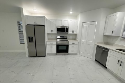 Villa ou maison à louer à Fort Myers, Floride: 4 chambres, 127 m2 № 2136975 - photo 11