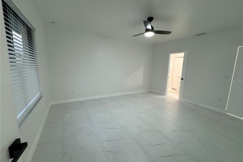 Villa ou maison à louer à Fort Myers, Floride: 4 chambres, 127 m2 № 2136975 - photo 9