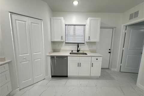 Villa ou maison à louer à Fort Myers, Floride: 4 chambres, 127 m2 № 2136975 - photo 12