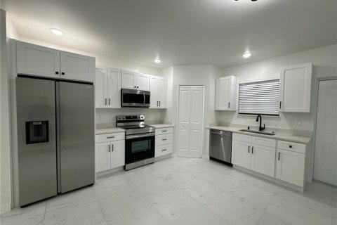 Villa ou maison à louer à Fort Myers, Floride: 4 chambres, 127 m2 № 2136975 - photo 13