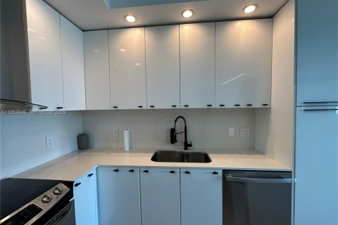 Condominio en alquiler en Miami, Florida, 1 dormitorio, 63.64 m2 № 2008490 - foto 12