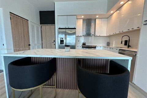 Condominio en alquiler en Miami, Florida, 1 dormitorio, 63.64 m2 № 2008490 - foto 16