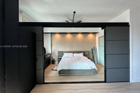 Condominio en alquiler en Miami, Florida, 1 dormitorio, 63.64 m2 № 2008490 - foto 24