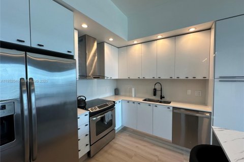 Condominio en alquiler en Miami, Florida, 1 dormitorio, 63.64 m2 № 2008490 - foto 13