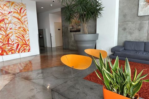 Condominio en Miami, Florida, 1 dormitorio  № 2008490