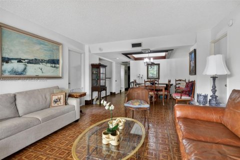 Condo in Miami, Florida, 2 bedrooms  № 2168052 - photo 10