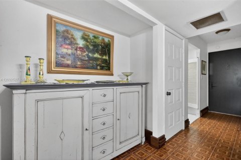 Condo in Miami, Florida, 2 bedrooms  № 2168052 - photo 4