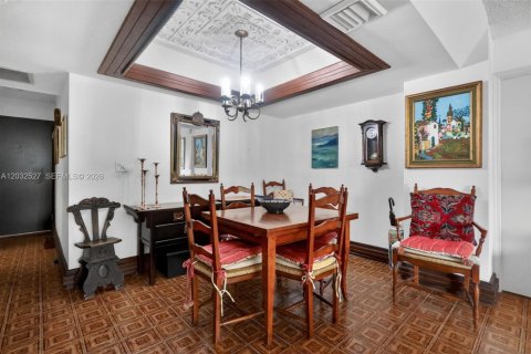 Condo in Miami, Florida, 2 bedrooms  № 2168052 - photo 11