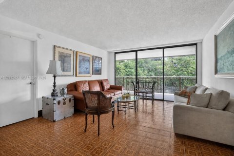 Condo in Miami, Florida, 2 bedrooms  № 2168052 - photo 6