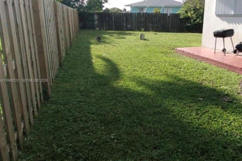 Снять в аренду виллу или дом в Майами, Флорида 1 спальня, 229.93м2, № 2023607 - фото 4