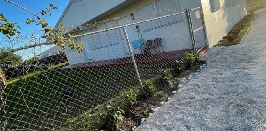 Дом в Майами, Флорида 1 спальня, 229.93м2 № 2023607