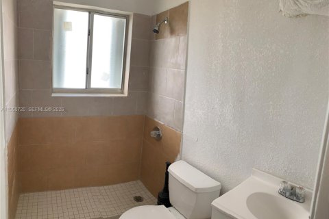 Снять в аренду виллу или дом в Майами, Флорида 1 спальня, 229.93м2, № 2023607 - фото 3
