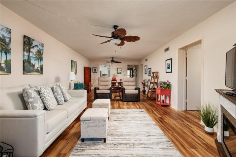 Copropriété à vendre à Saint Petersburg, Floride: 2 chambres, 102.19 m2 № 2231394 - photo 15