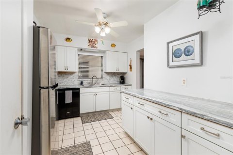 Copropriété à vendre à Saint Petersburg, Floride: 2 chambres, 102.19 m2 № 2231394 - photo 12