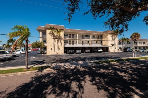 Copropriété à vendre à Saint Petersburg, Floride: 2 chambres, 102.19 m2 № 2231394 - photo 3