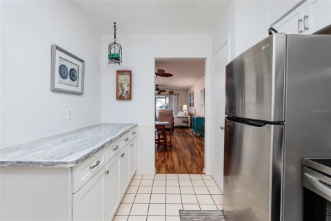 Copropriété à vendre à Saint Petersburg, Floride: 2 chambres, 102.19 m2 № 2231394 - photo 13