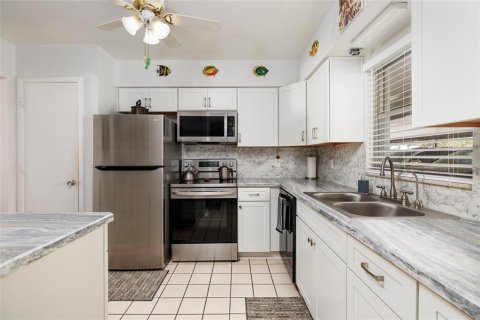 Copropriété à vendre à Saint Petersburg, Floride: 2 chambres, 102.19 m2 № 2231394 - photo 11