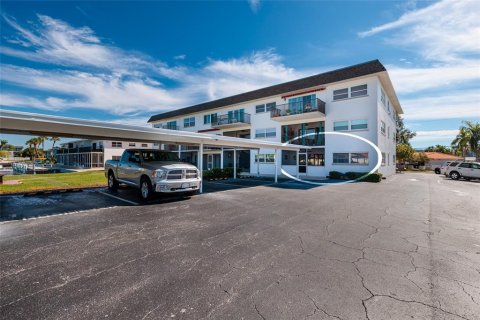 Copropriété à vendre à Saint Petersburg, Floride: 2 chambres, 102.19 m2 № 2231394 - photo 29