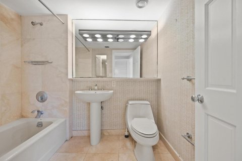Copropriété à vendre à Palm Beach, Floride: 2 chambres, 216.46 m2 № 2077796 - photo 10