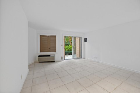Copropriété à vendre à Palm Beach, Floride: 2 chambres, 216.46 m2 № 2077796 - photo 22