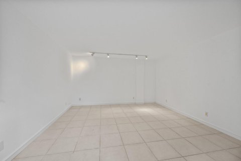 Copropriété à vendre à Palm Beach, Floride: 2 chambres, 216.46 m2 № 2077796 - photo 21