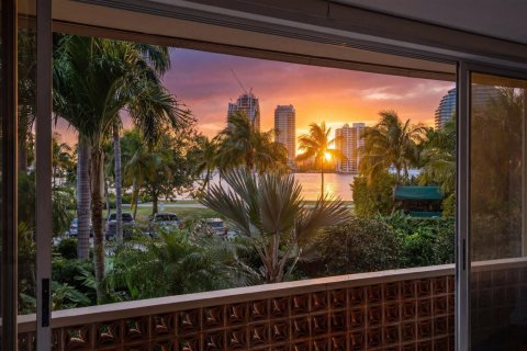 Copropriété à vendre à Palm Beach, Floride: 2 chambres, 216.46 m2 № 2077796 - photo 19