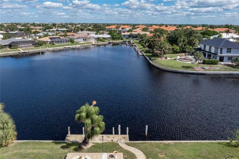 House in Punta Gorda, Florida 3 bedrooms, 187.01 sq.m. № 2430988 - photo 12
