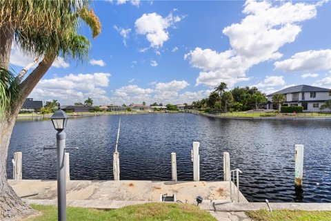 House in Punta Gorda, Florida 3 bedrooms, 187.01 sq.m. № 2430988 - photo 4