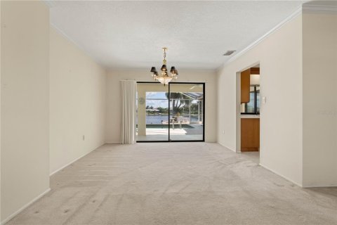 House in Punta Gorda, Florida 3 bedrooms, 187.01 sq.m. № 2430988 - photo 27