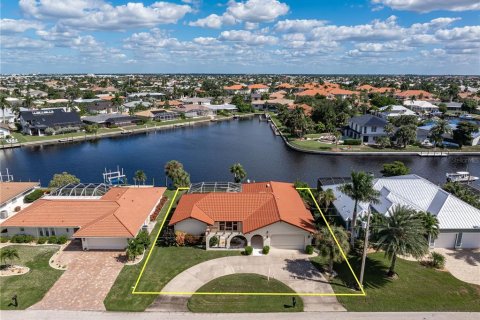 House in Punta Gorda, Florida 3 bedrooms, 187.01 sq.m. № 2430988 - photo 15