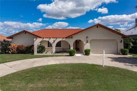 House in Punta Gorda, Florida 3 bedrooms, 187.01 sq.m. № 2430988 - photo 16