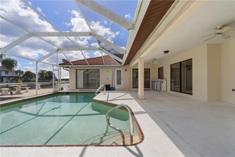 House in Punta Gorda, Florida 3 bedrooms, 187.01 sq.m. № 2430988 - photo 6