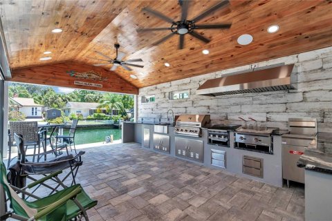 House in Crystal River, Florida 3 bedrooms, 119.29 sq.m. № 2258360 - photo 2