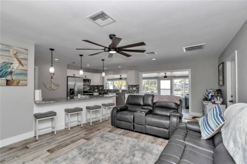 House in Crystal River, Florida 3 bedrooms, 119.29 sq.m. № 2258360 - photo 23