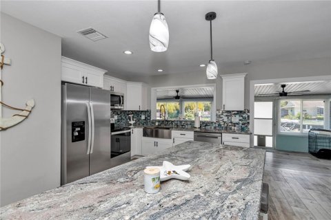 House in Crystal River, Florida 3 bedrooms, 119.29 sq.m. № 2258360 - photo 17