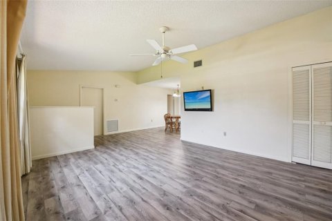 House in Cocoa, Florida 3 bedrooms, 125.79 sq.m. № 2201237 - photo 4