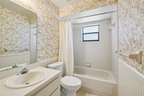 House in Cocoa, Florida 3 bedrooms, 125.79 sq.m. № 2201237 - photo 16