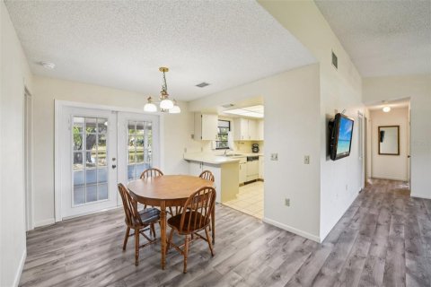 House in Cocoa, Florida 3 bedrooms, 125.79 sq.m. № 2201237 - photo 10