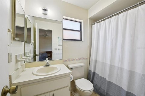 House in Cocoa, Florida 3 bedrooms, 125.79 sq.m. № 2201237 - photo 22