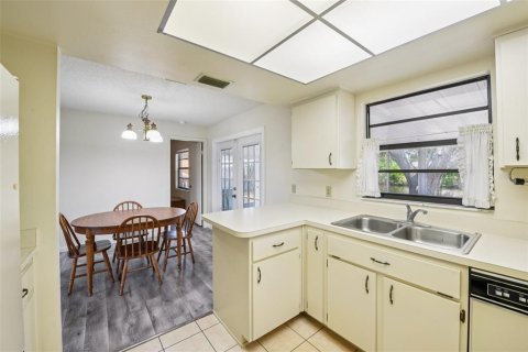 House in Cocoa, Florida 3 bedrooms, 125.79 sq.m. № 2201237 - photo 13
