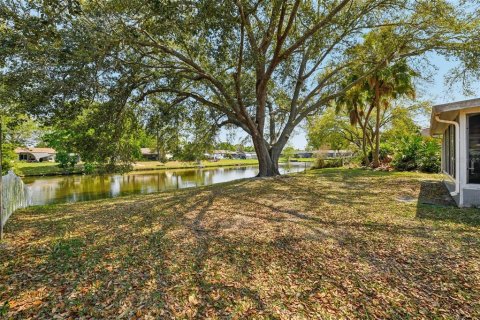 House in Cocoa, Florida 3 bedrooms, 125.79 sq.m. № 2201237 - photo 24