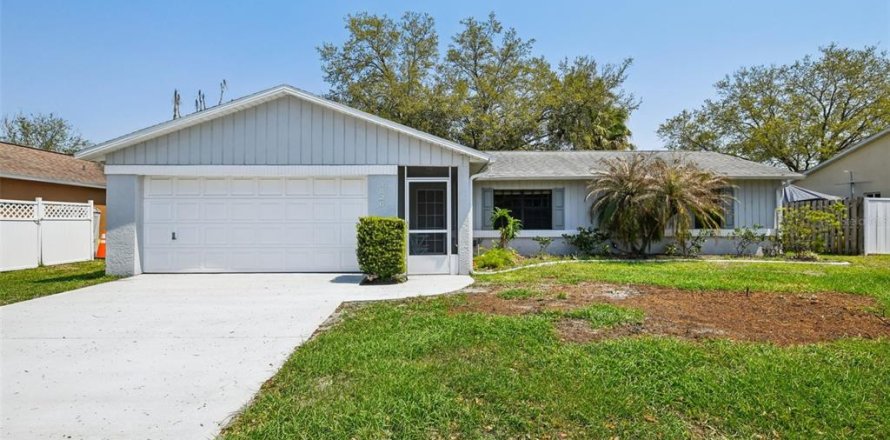 House in Cocoa, Florida 3 bedrooms, 125.79 sq.m. № 2201237
