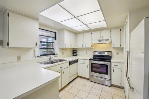 House in Cocoa, Florida 3 bedrooms, 125.79 sq.m. № 2201237 - photo 12