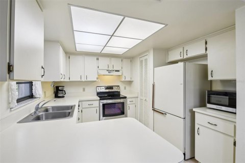 House in Cocoa, Florida 3 bedrooms, 125.79 sq.m. № 2201237 - photo 2