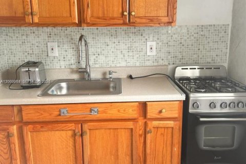 Condo in Miami Beach, Florida  № 2067725 - photo 13