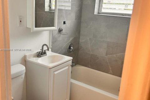 Condo in Miami Beach, Florida  № 2067725 - photo 9