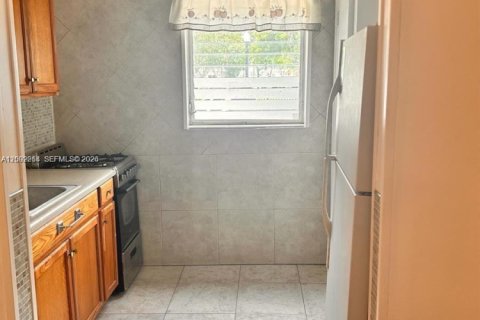 Condo in Miami Beach, Florida  № 2067725 - photo 12