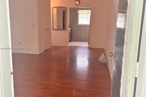 Condo in Miami Beach, Florida  № 2067725 - photo 4